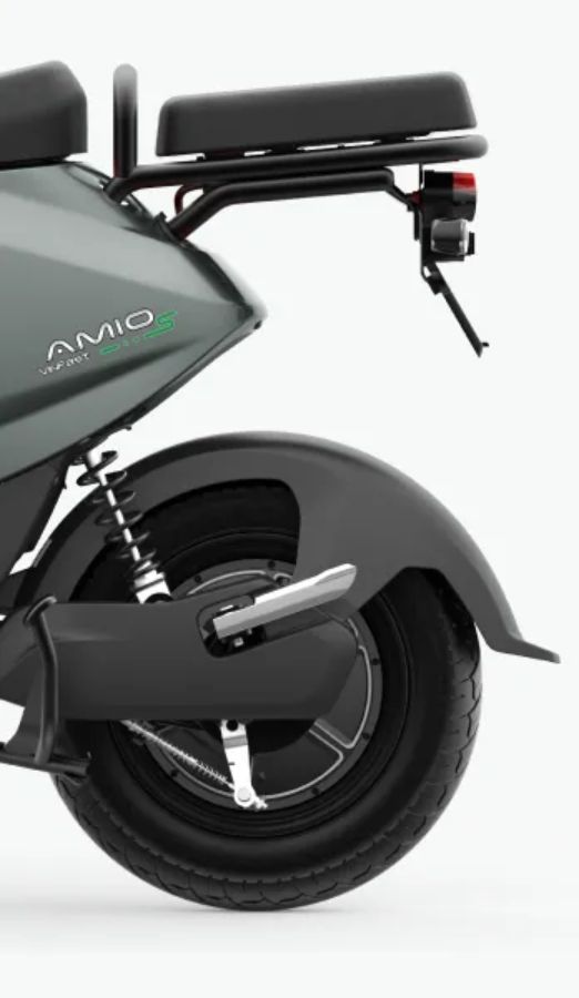 Trang bị phanh cơ đảm bảo an toàn trên mọi hành trình.